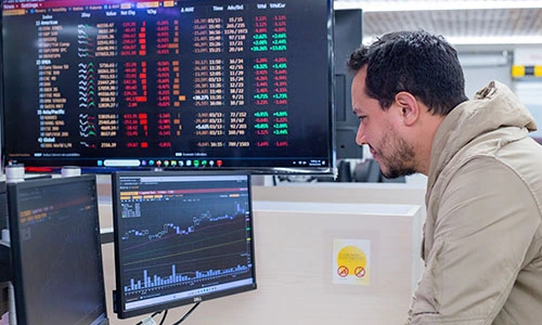Bloomberg Lab + herramientas de mercado real