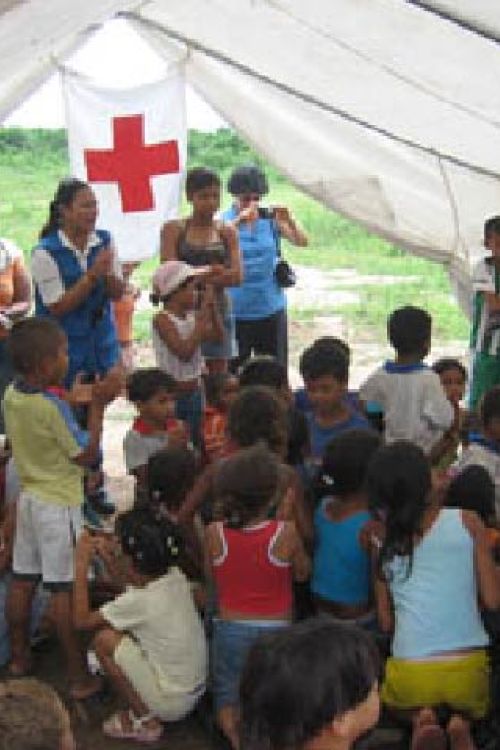 Asistencia-humanitaria-a-desplazados-colombianos-Dominio-publico_Mesa-de-trabajo-1