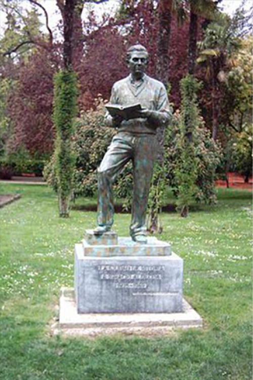 estatua Ignacio Aldecoa